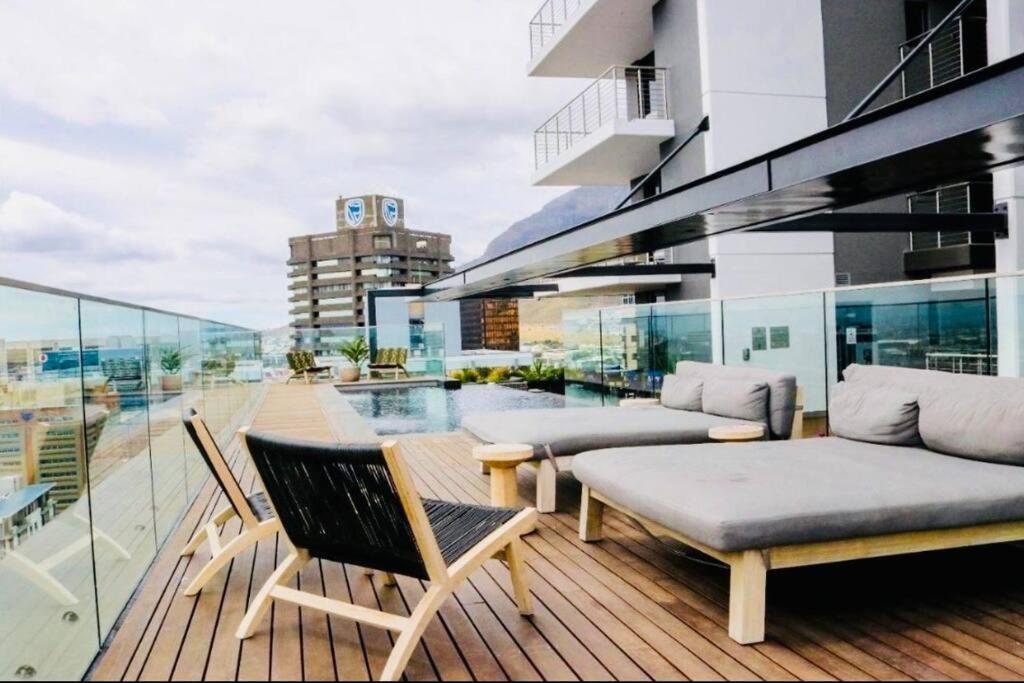 Skyline Views Stylish Studio With Pool, Parking No Load Shedding Кейптаун Екстер'єр фото