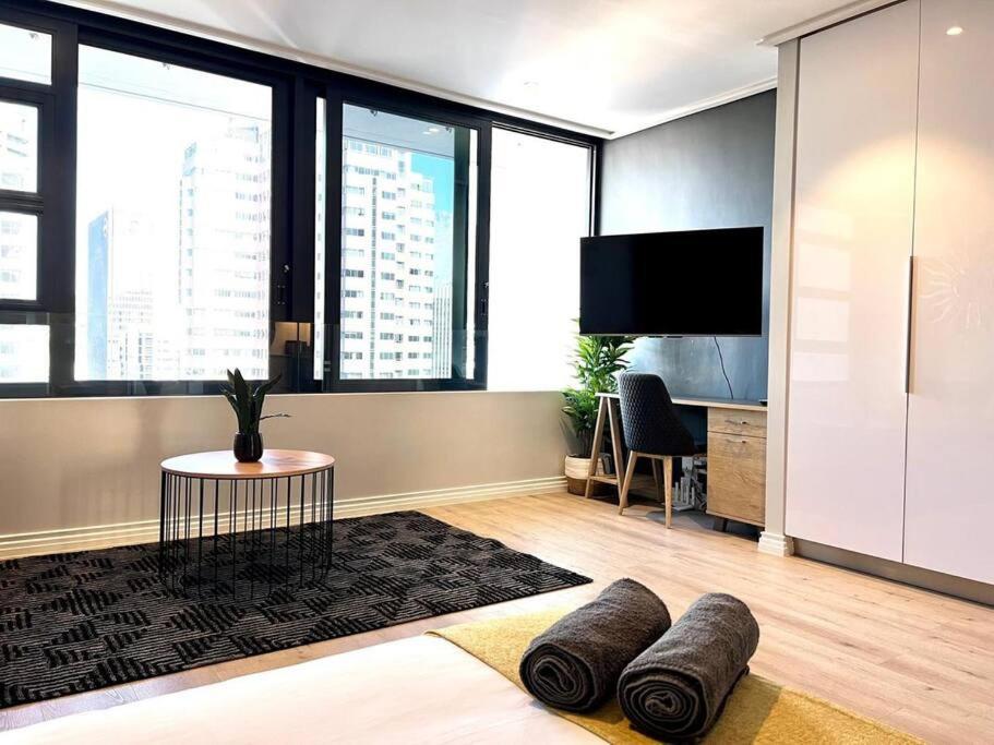 Skyline Views Stylish Studio With Pool, Parking No Load Shedding Кейптаун Екстер'єр фото